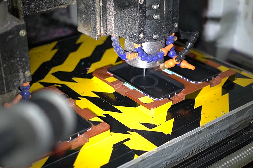 How are phone cases manufactured by injection molding? - casefty