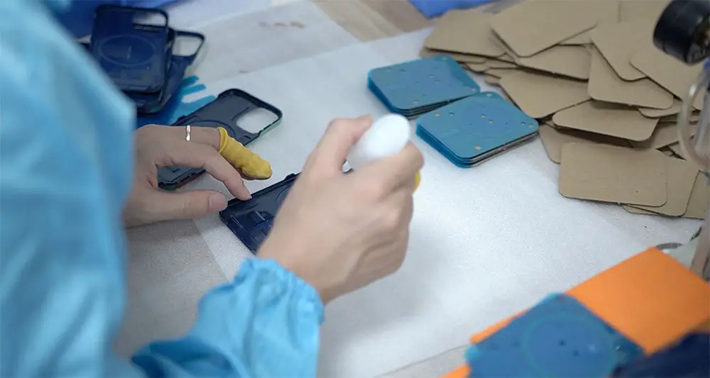 How are phone cases manufactured by injection molding? - casefty
